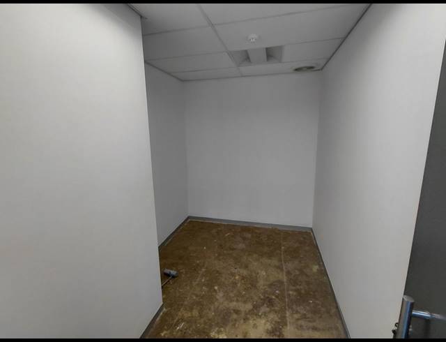 666M² OFFICE TO LET IN MAGALIESSIG